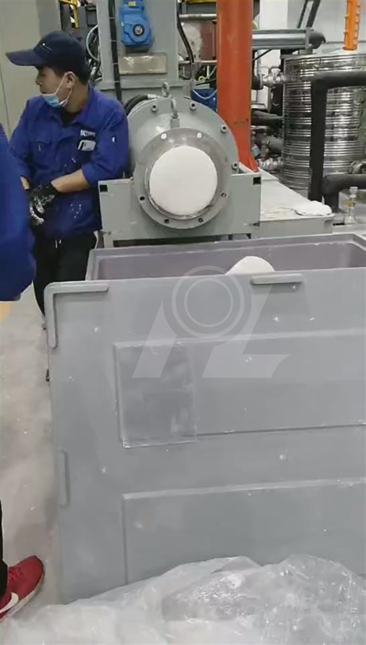 2，上料，捏合精煉